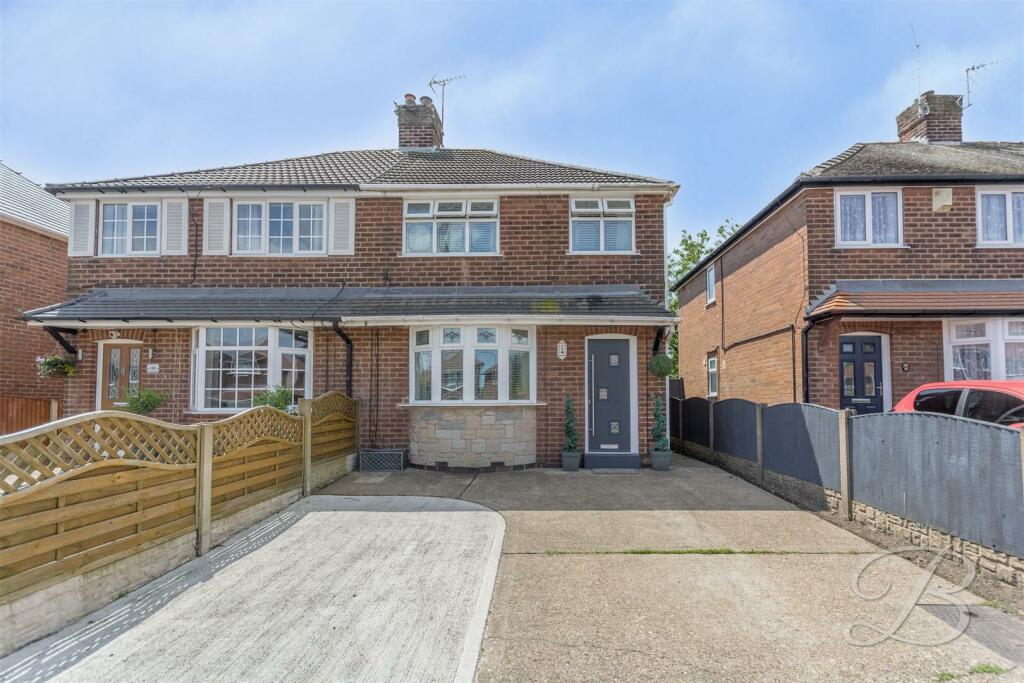 2 bedroom semidetached house for sale in Firbeck Avenue, Mansfield, NG18