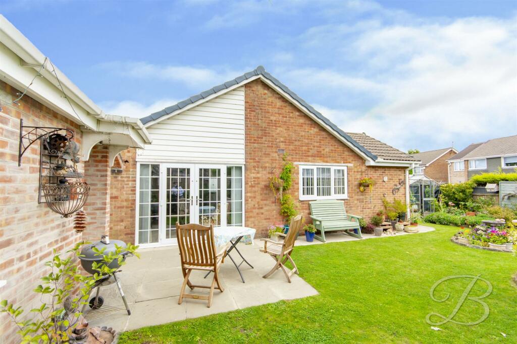 2 bedroom detached bungalow for sale in Denbigh Close, Rainworth