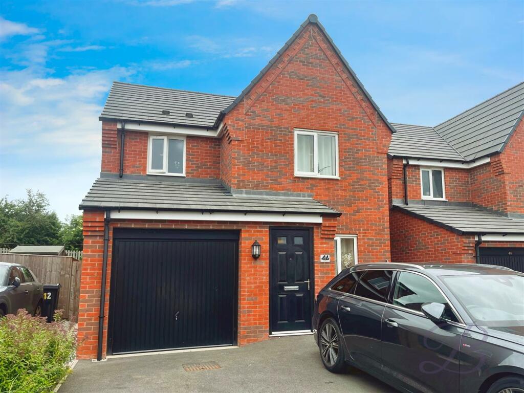 3 bedroom detached house for sale in Piper Street, Shirebrook, NG20