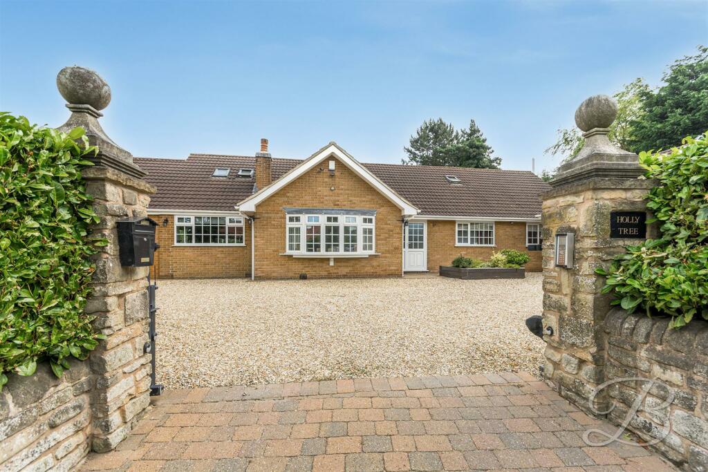 5 bedroom detached bungalow for sale in Main Road, Kings Clipstone