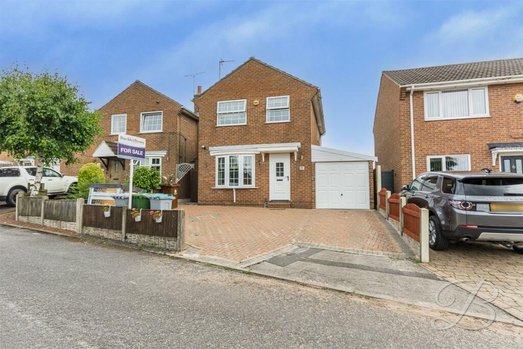 3 bedroom detached house for sale in Manton Close, Rainworth, Mansfield