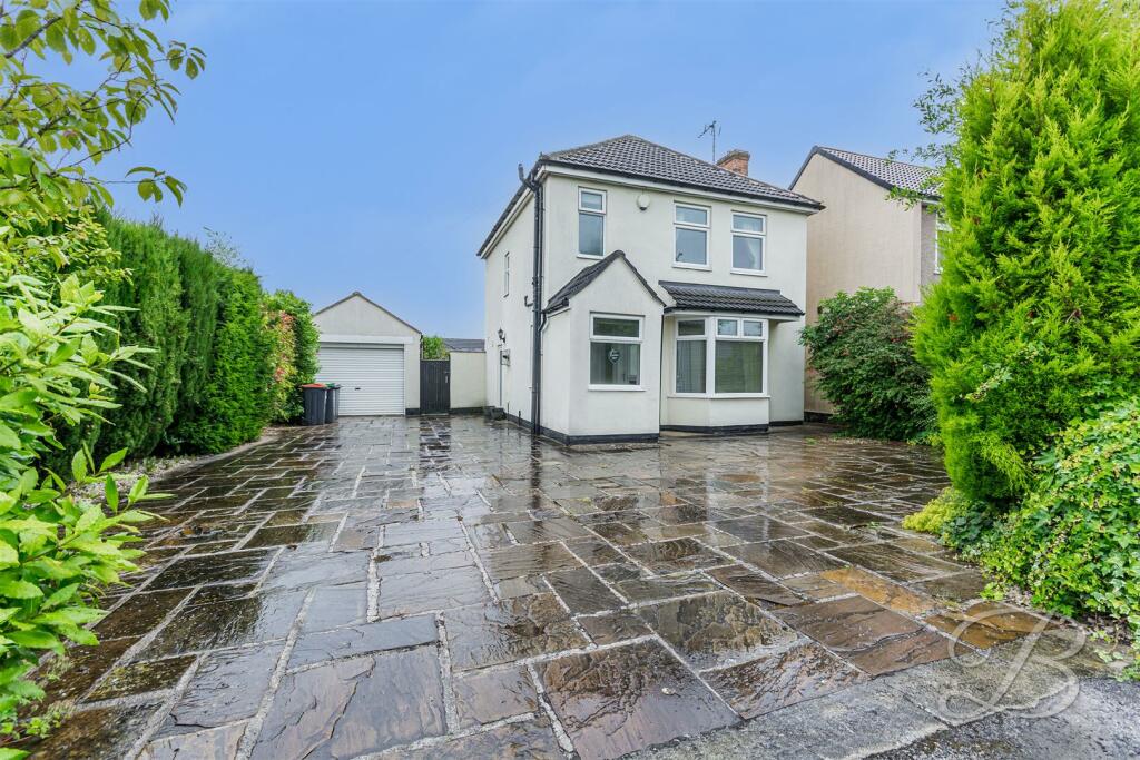 3 bedroom detached house for sale in Ashmore Avenue, SuttonInAshfield