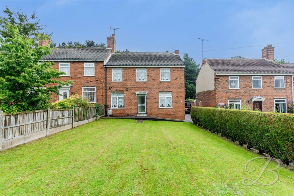 3 bedroom semidetached house for sale in Sherwood Avenue, Blidworth, Mansfield, NG21