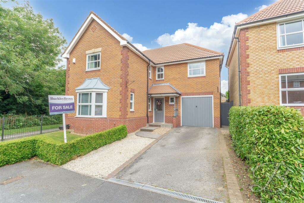 4 bedroom detached house for sale in Wildflower Grove, SuttonIn