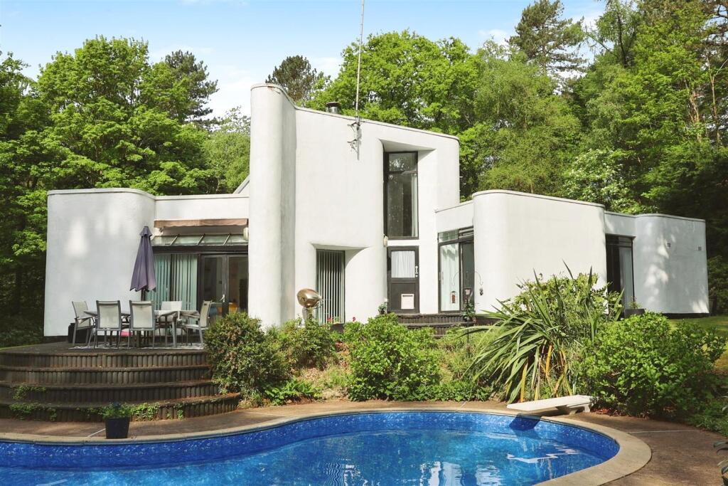 Main image of property: Haggnook Wood, Ravenshead, Nottingham