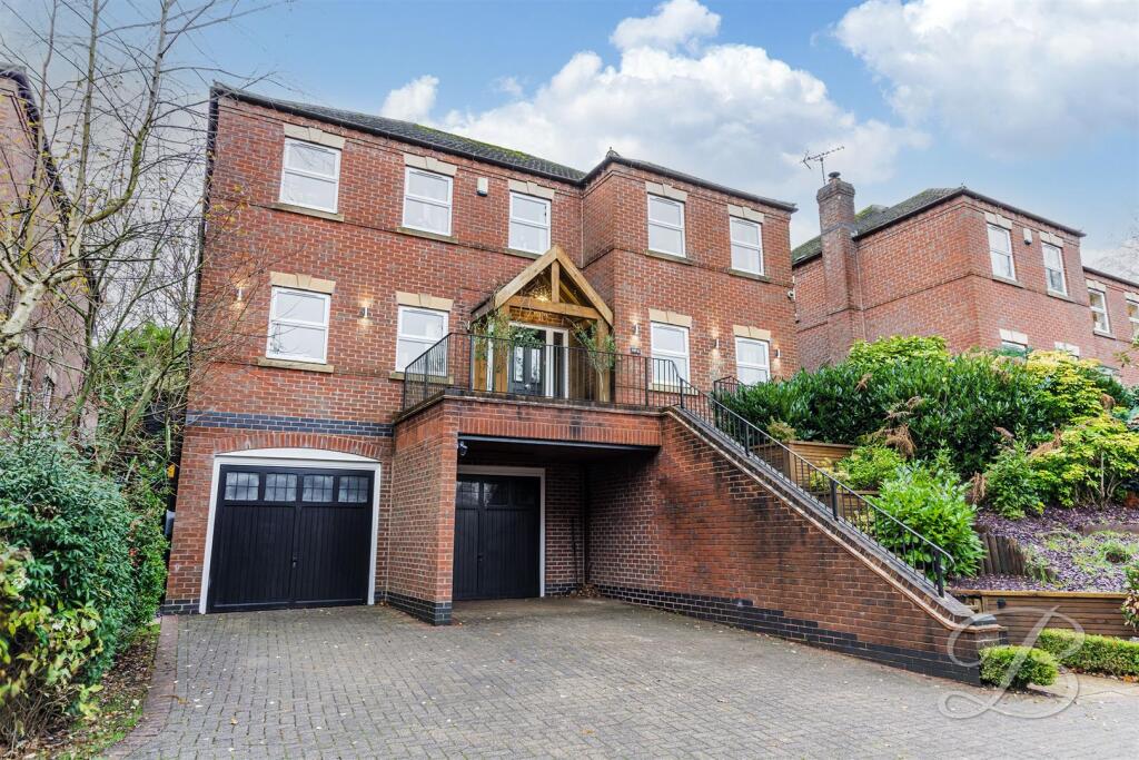 Main image of property: The Oaks, Mansfield