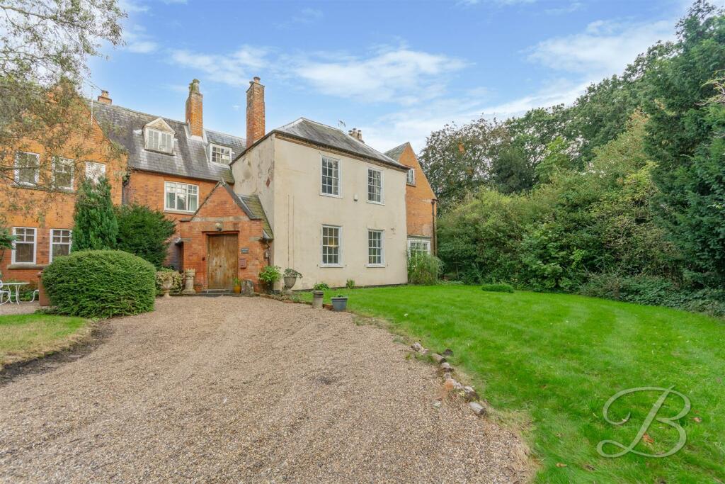 4 bedroom semidetached house for sale in Newark Road, Wellow, Newark, NG22