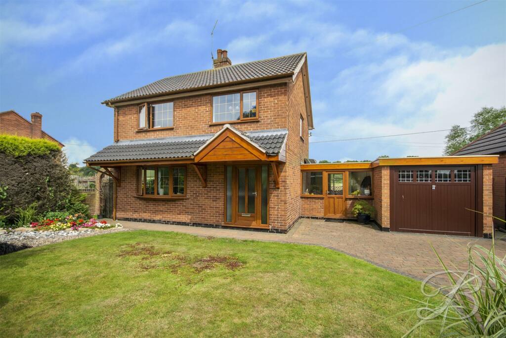 3 bedroom detached house for sale in Mickledale Lane, Bilsthorpe, Newark, NG22
