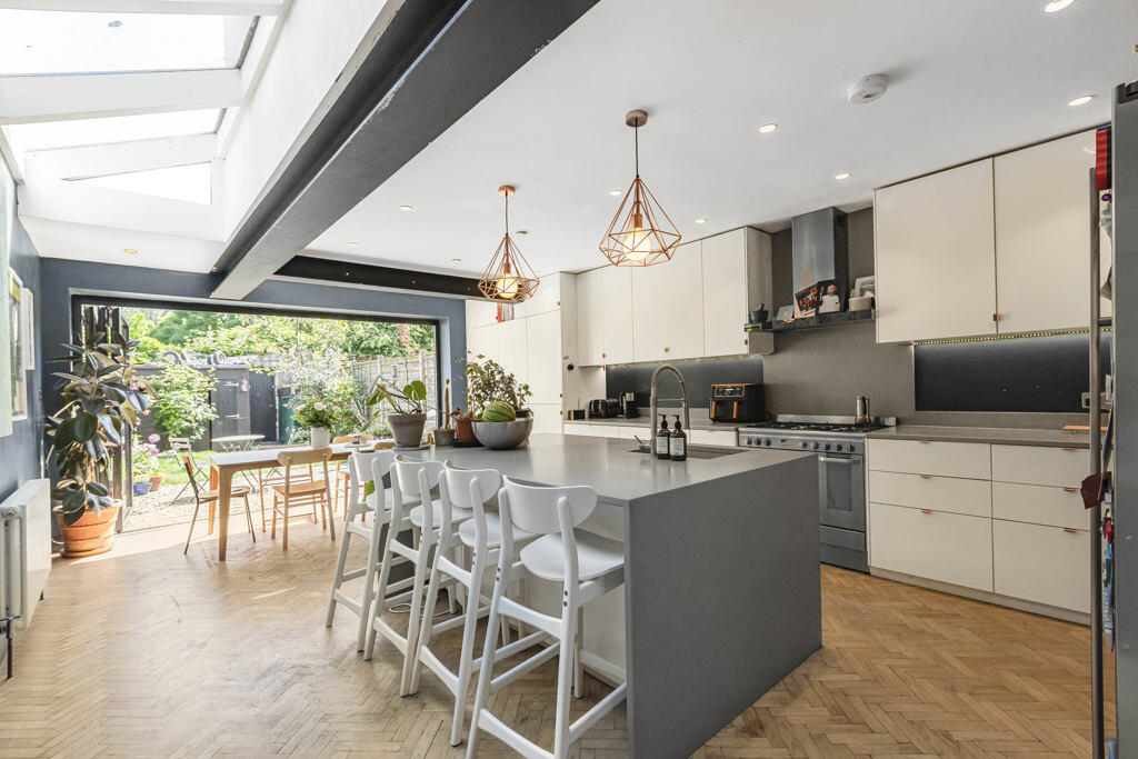 Main image of property: Daubeney Road, London, E5
