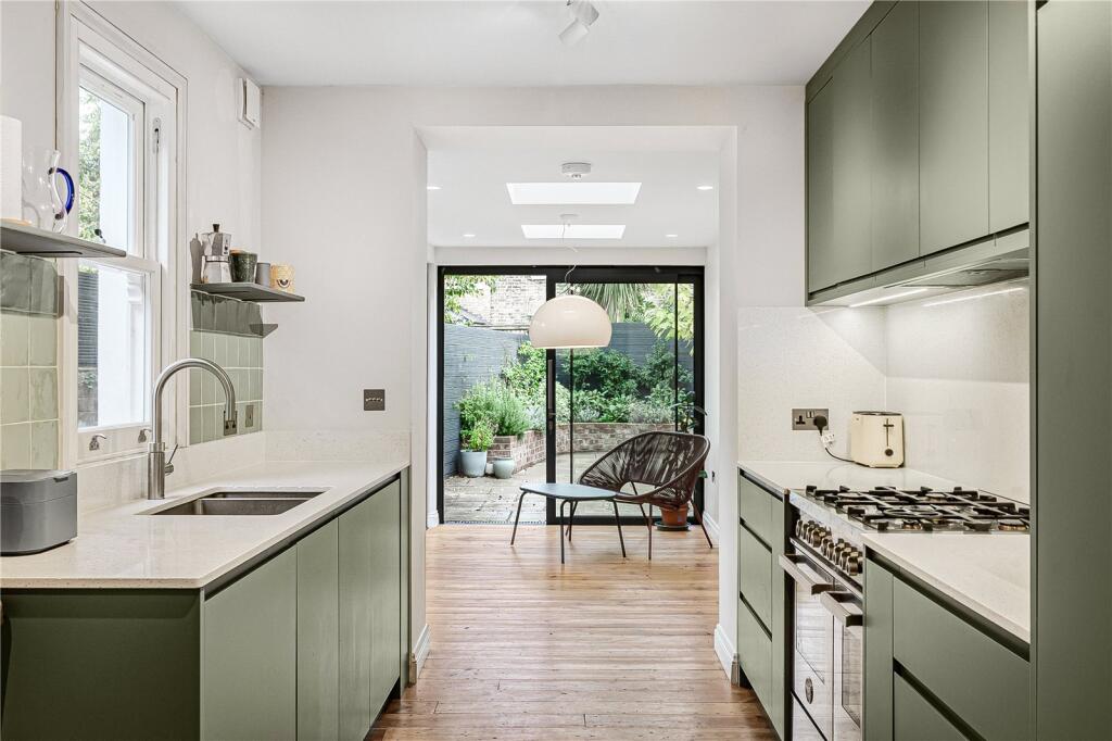 Main image of property: Daubeney Road, London, E5
