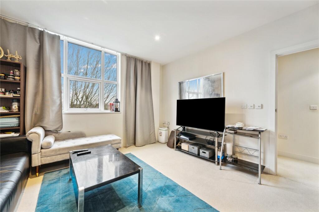 1 bedroom apartment for sale in Bromyard House, London, W3