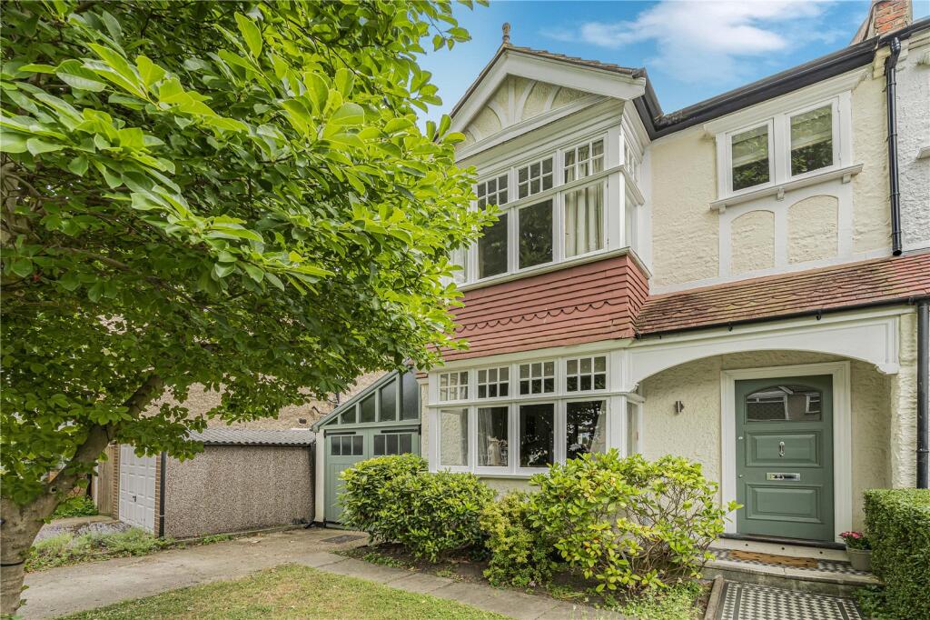 Main image of property: Queens Gardens, London, W5
