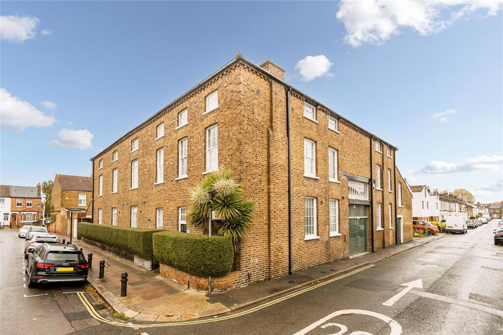 Main image of property: Northfield Road, London, W13