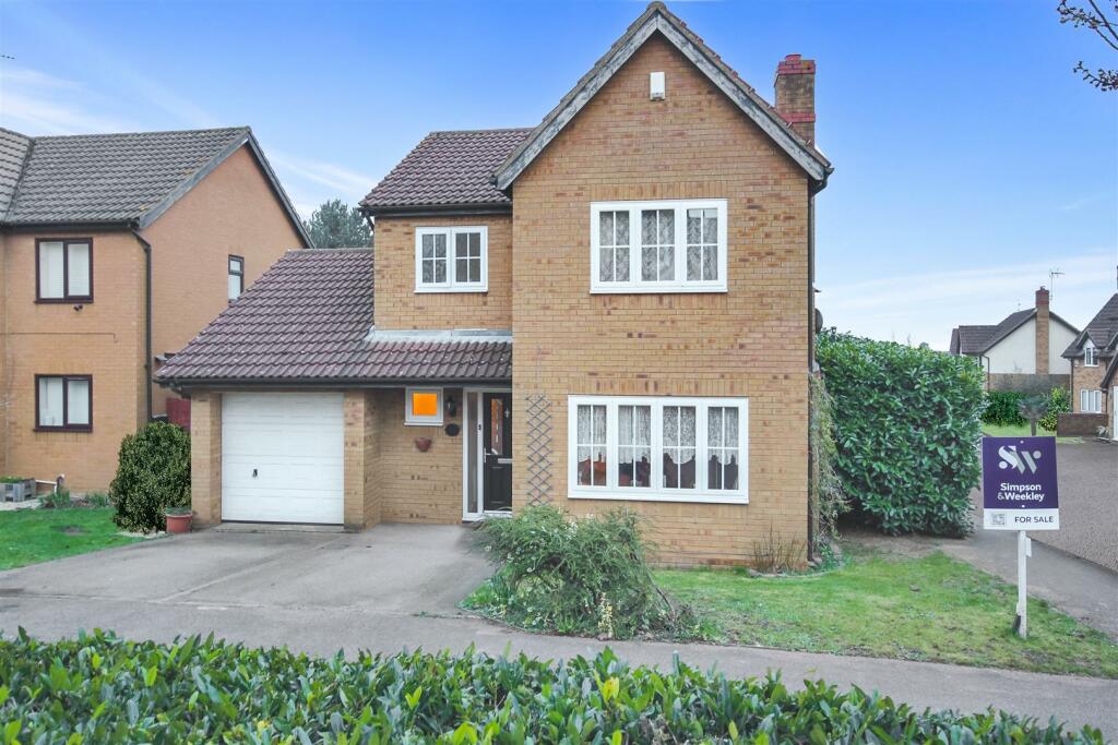 3 bedroom detached house for sale in Chatsworth Drive, Wellingborough, NN8