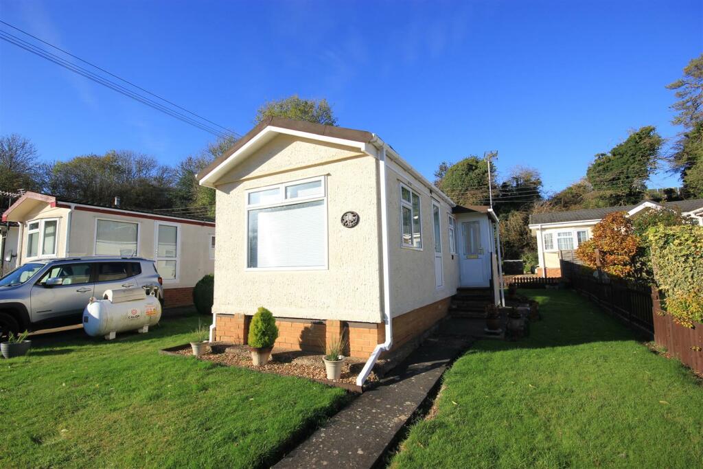 1 bedroom detached bungalow for sale in Wilby Park, Wilby