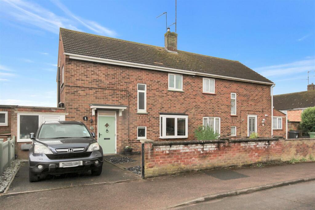 3 bedroom semidetached house for sale in Keats Road, Wellingborough, NN8