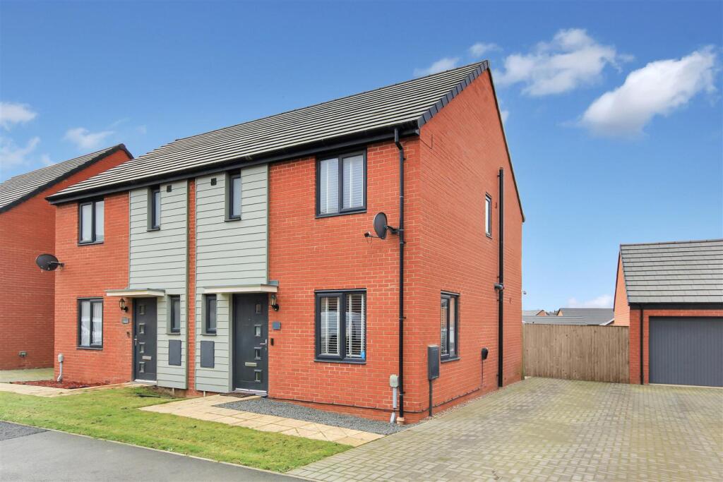 Main image of property: Fitzhugh Rise, Wellingborough