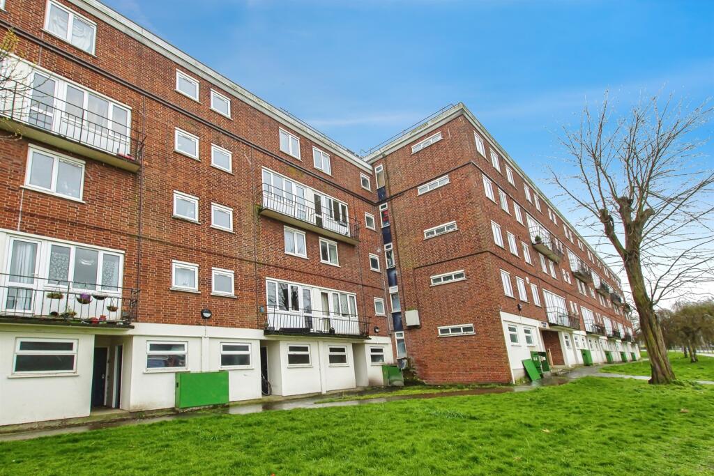 2 bedroom for sale in Churchill Court, Newmarket, CB8