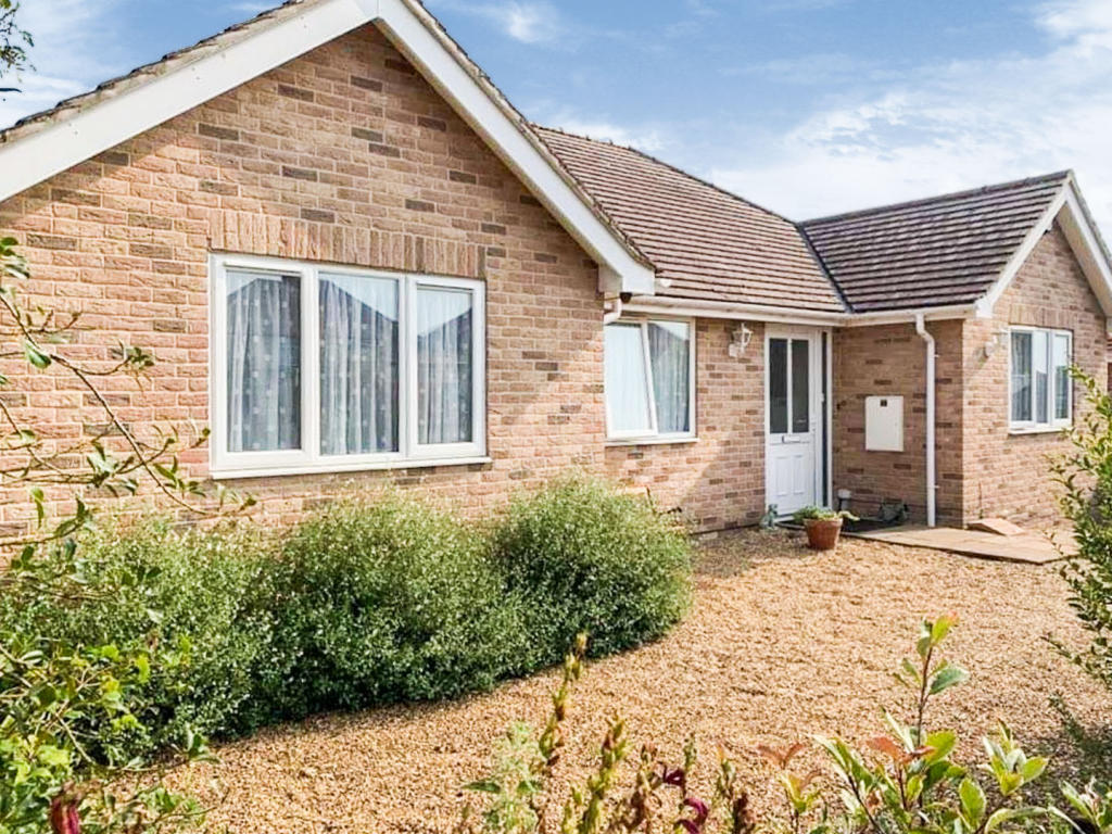 3 bedroom detached bungalow for sale in Stretton Gardens, Newmarket, CB8