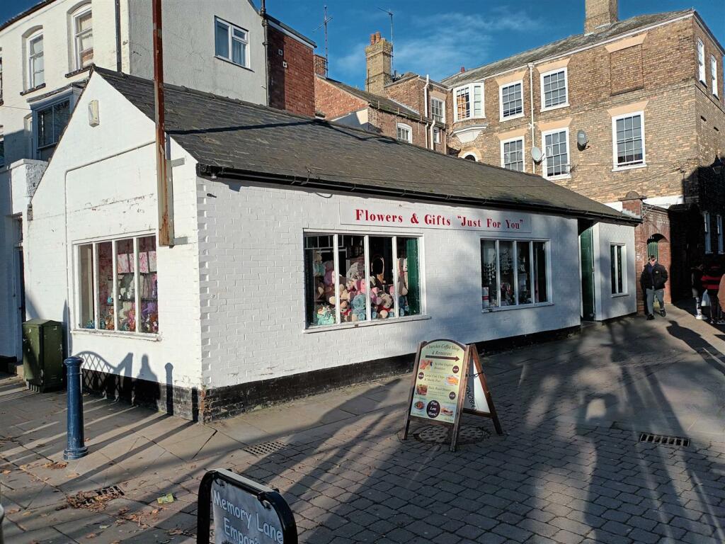 Commercial property to lease in CHURCH LANE, Boston, PE21