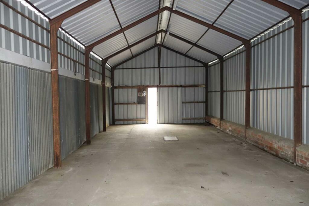 Light industrial facility to lease in Poplars Farm Ind.Est, E