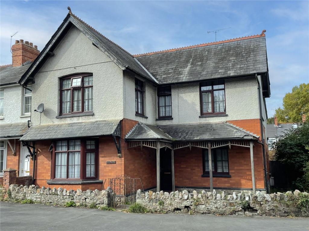 4 bedroom end of terrace house for sale in Victoria Avenue, Chard