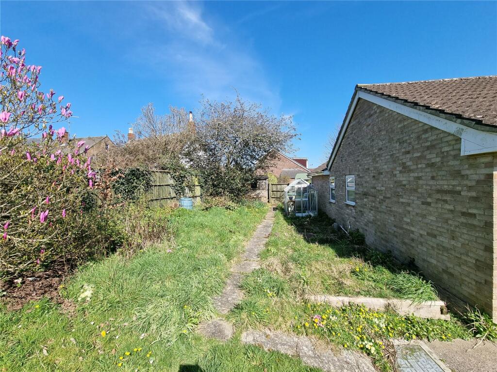 3 bedroom bungalow for sale in Cedar Close, Glynswood, Chard, Somerset