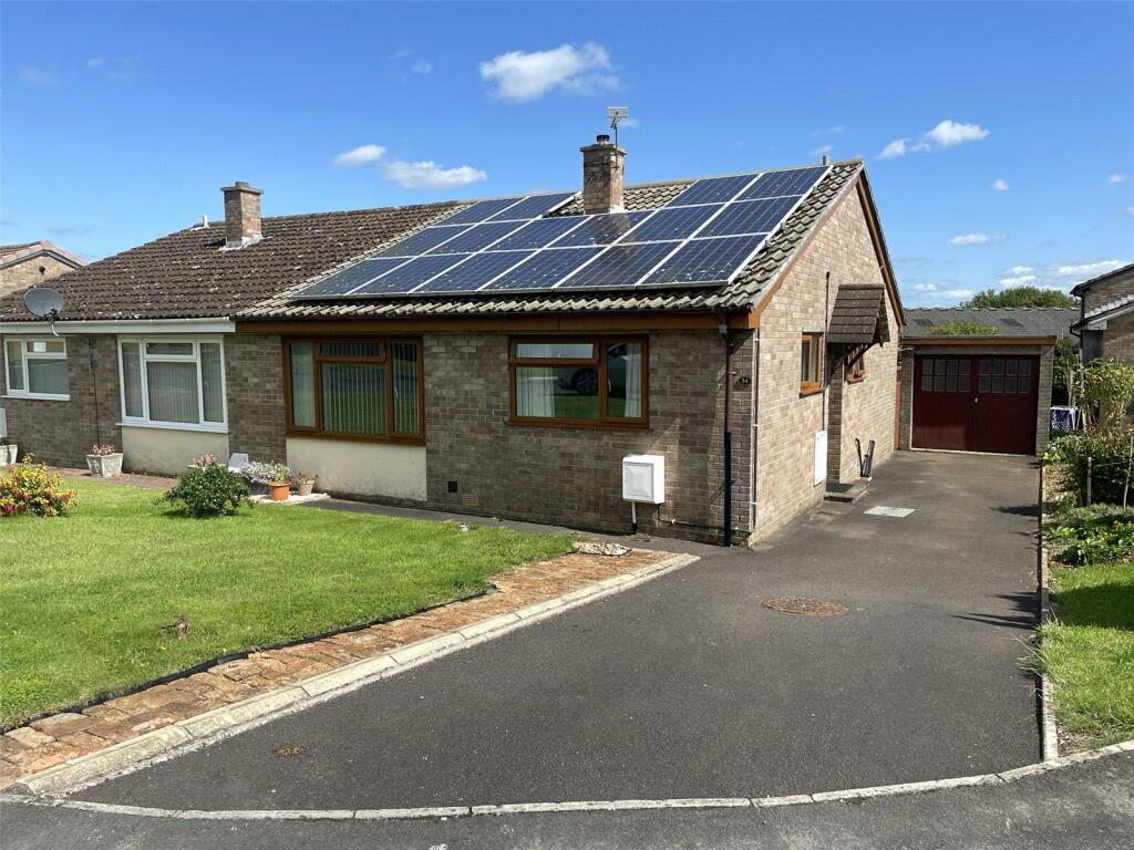 2 bedroom bungalow for sale in Winyards View, Crewkerne, Somerset, TA18