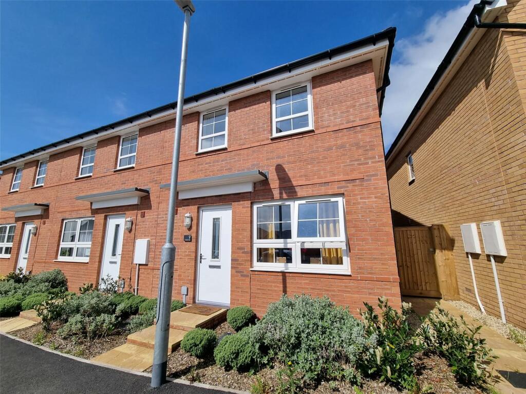 3 bedroom end of terrace house for sale in Bobbin Lane, Crimchard