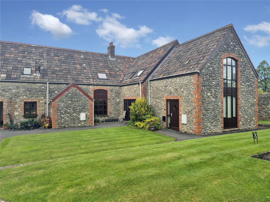 1 bedroom end of terrace house for sale in Southend Mews, Tatworth Road