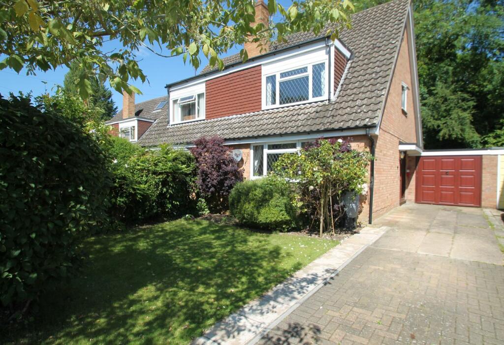 3 bedroom semidetached house for sale in Meadowfield Road, Sawston, CB22