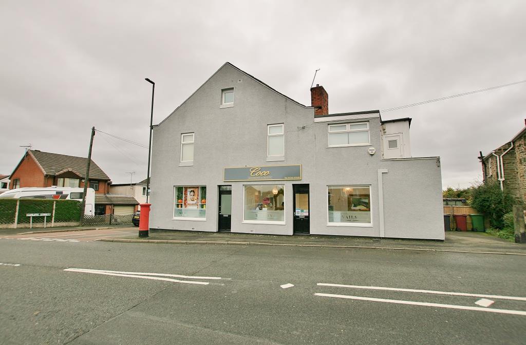 Commercial property for rent in Dyche Lane, Dronfield, S18 3AB, S18