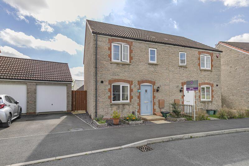 3 bedroom semidetached house for sale in The Mead, Keynsham , BS31