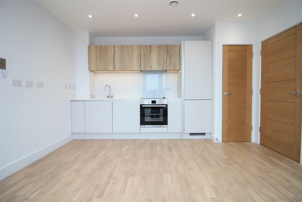 Additional property image - Riverside View, Keynsham