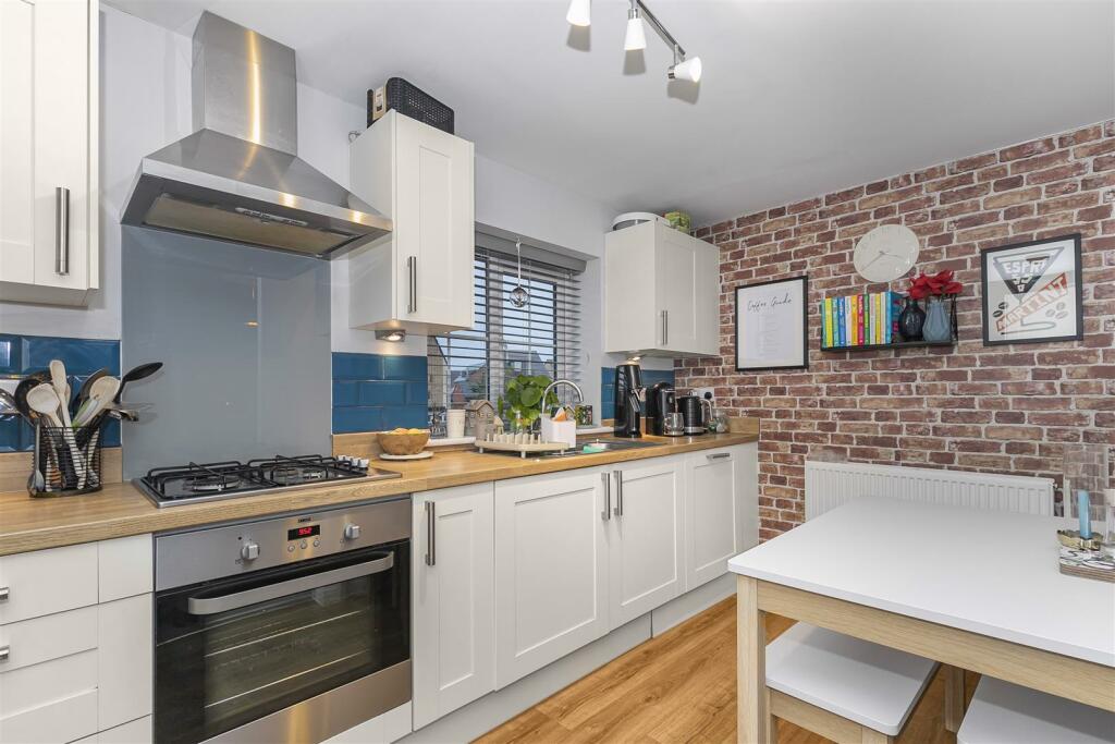 Additional property image - Goldcrest Walk, Keynsham