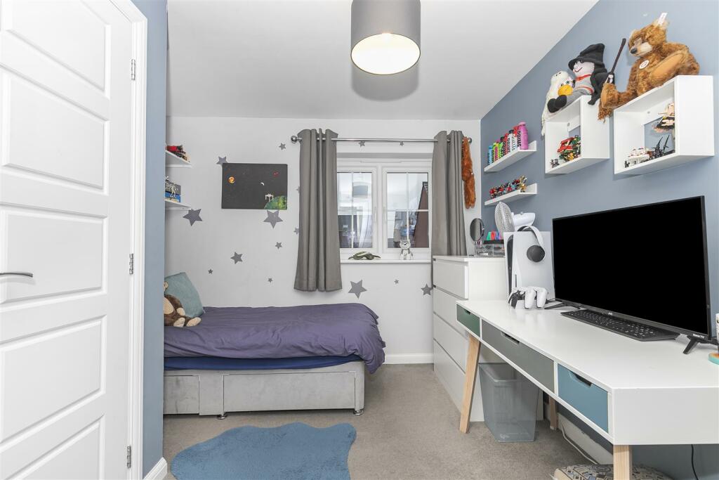 Additional property image - Goldcrest Walk, Keynsham