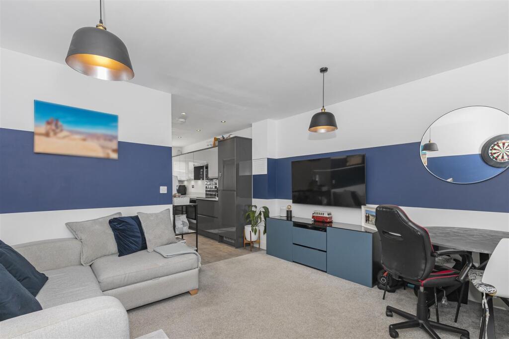 Main image of property: Chewton Close, Keynsham