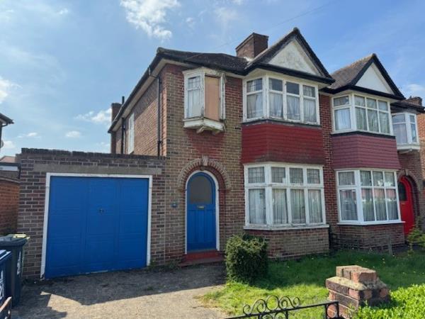 Main image of property: 28 OAKWOOD CRESCENT, GREENFORD, MIDDLESEX