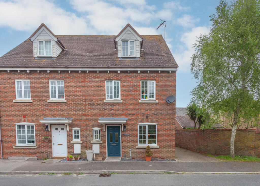 4 bedroom semidetached house for sale in Pine Close, Rendlesham, IP12