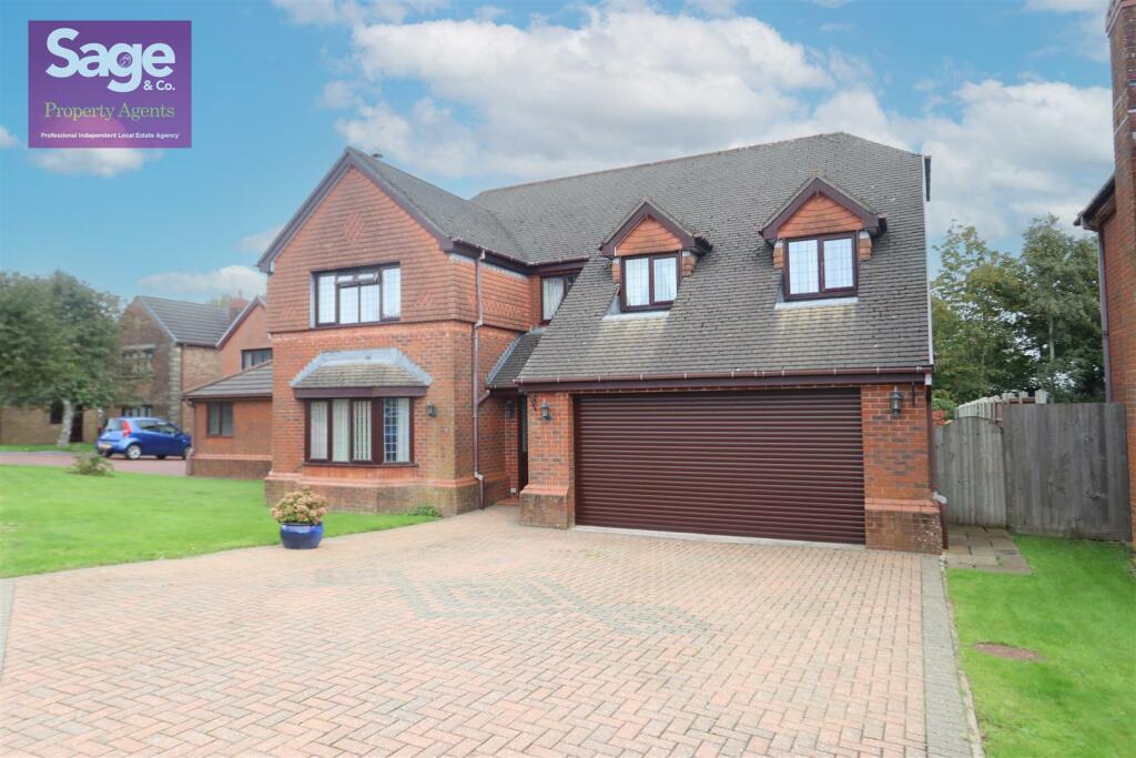 4 bedroom detached house for sale in Llangorse Drive, Rogerstone, Newport, NP10