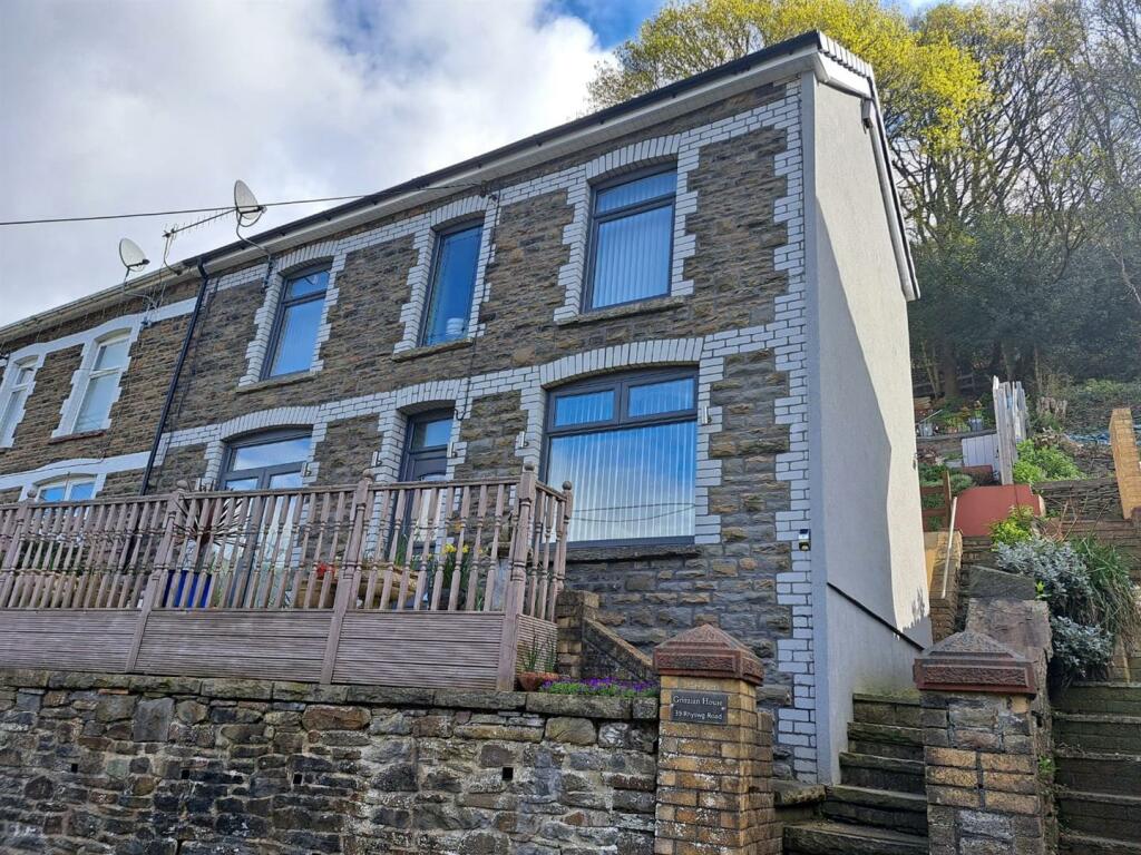 3 bedroom semidetached house for sale in Rhyswg Road, AbercarN, NP11