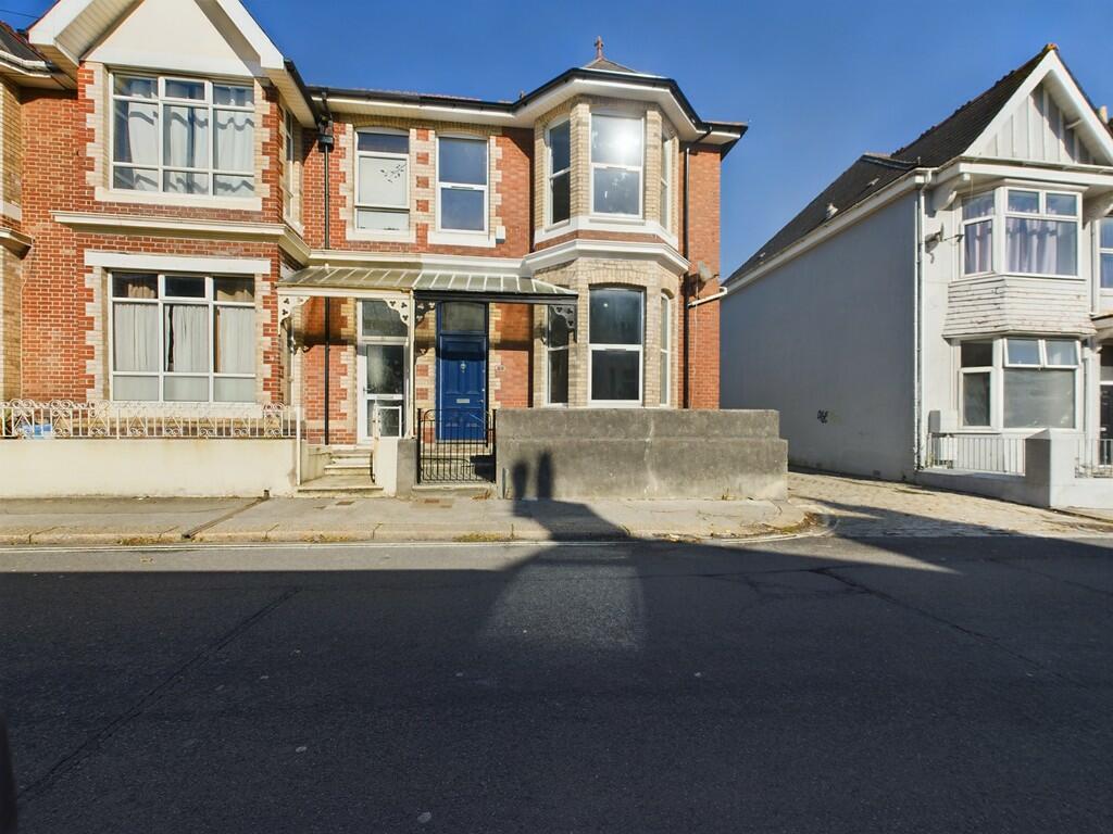 5 bedroom terraced house for rent in Mount Gould Road, St.Judes