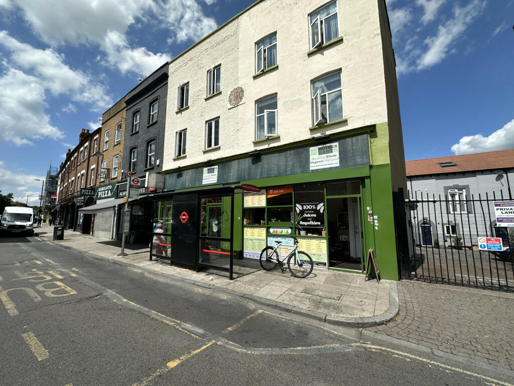 Commercial property for rent in St. Pauls Road, London, N1
