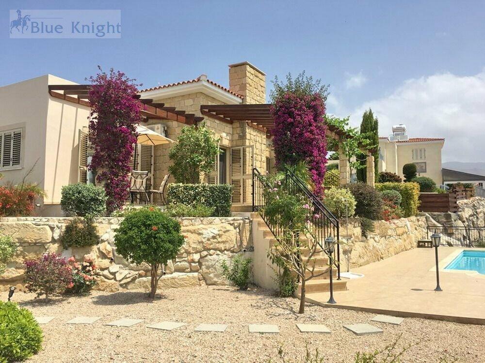 Bungalow for sale in Paphos, Argaka