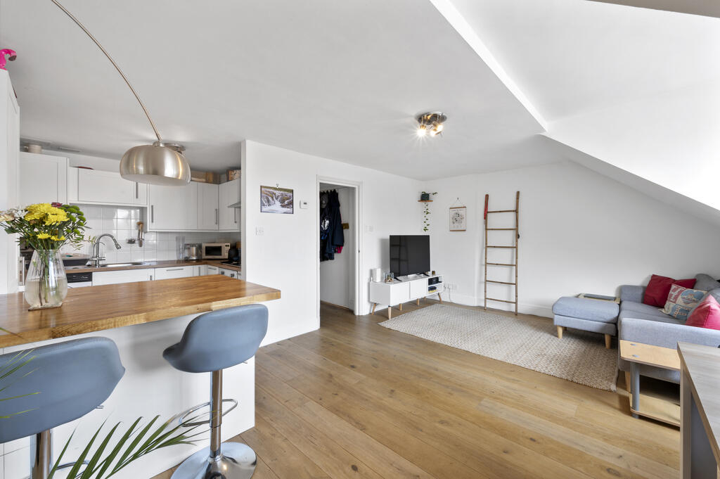 Main image of property: Lavender Hill, SW11