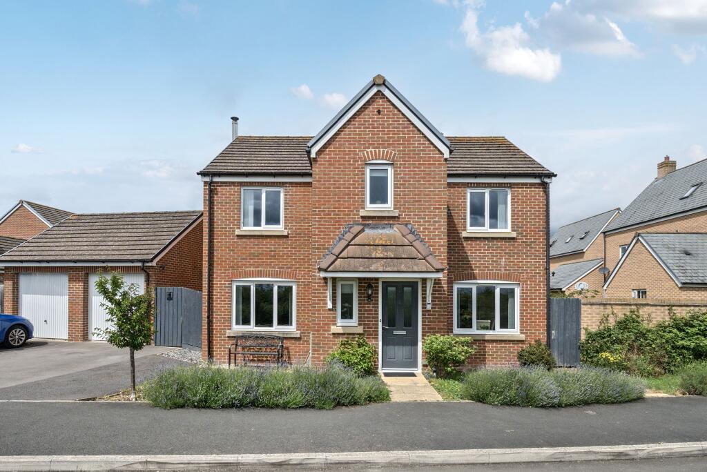 Main image of property: 41 Kingfisher Close, Trowbridge, BA14 7GH