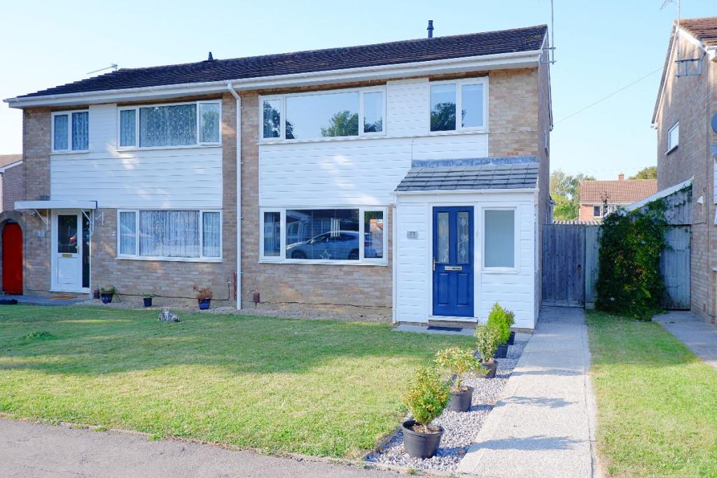 3 bedroom semidetached house for sale in Green Lane, Trowbridge