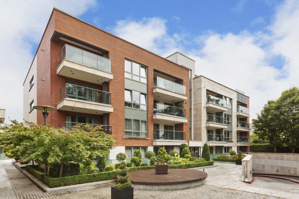 Main image of property: 13 Shrewsbury Square, Sandymount Avenue, Ballsbridge, Dublin 4, D04 KC43