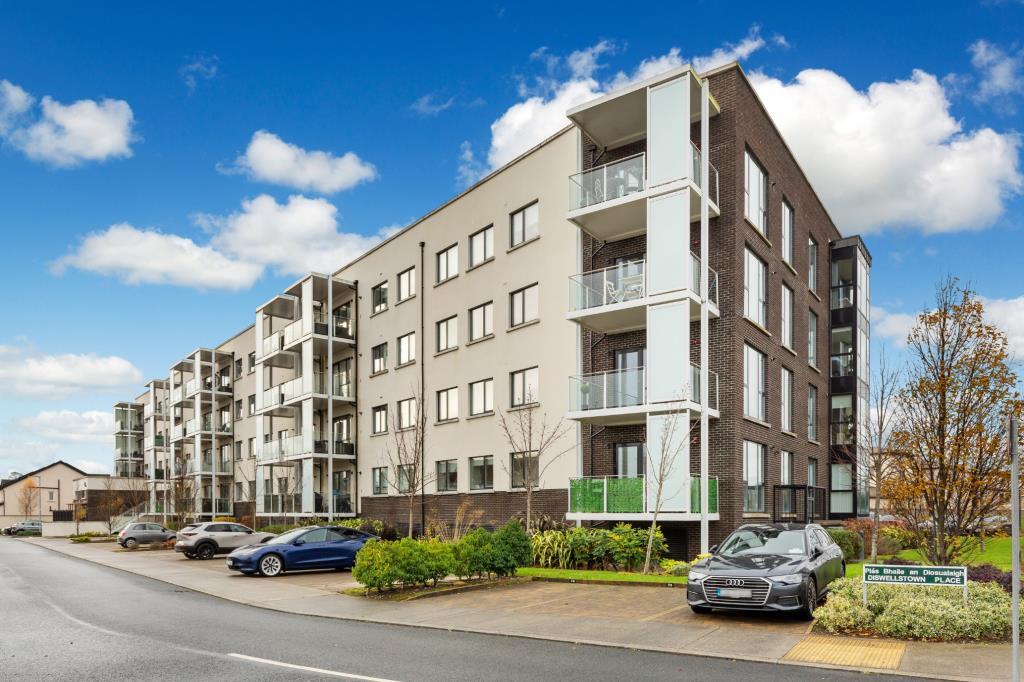 Main image of property: 53 Crofton Hall, Hamilton Park, Castleknock, Dublin 15, D15 T8XT