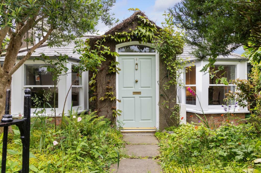 2 bedroom detached house for sale in 7 Leslie Avenue, Dalkey, Co